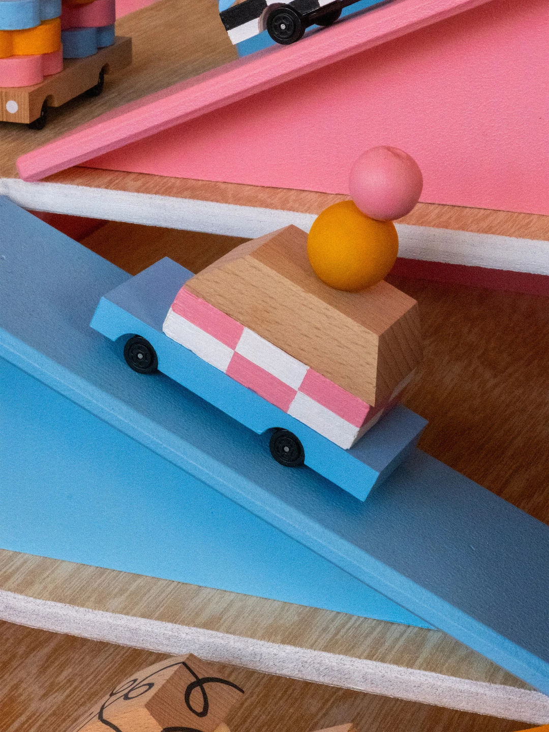 MaisonTangible_Portfolio_2026_CandyLabToys_02